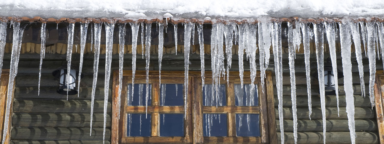 spray foam prevents ice dams by providing proper insulation in Brossard attic spaces